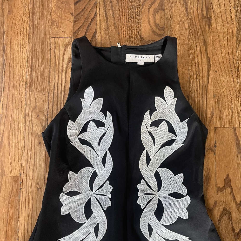 Keepsake Embroidered Romper - Picture 3 of 6
